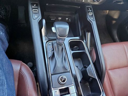 Used 2024 Kia Telluride EX w/ EX Captain's Chair Package image 26