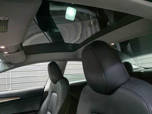 Used 2023 Tesla Model 3 Standard Range image 17