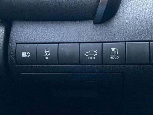 Used 2022 Toyota Camry SE FWD image 13
