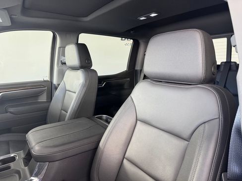Used 2025 Chevrolet Silverado 1500 LT Trail Boss w/ Dark Appearance Package AWD/4WD image 10