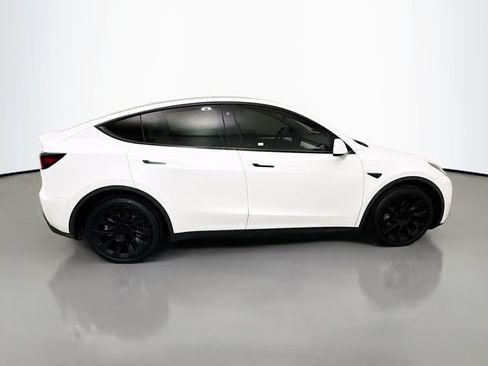Used 2022 Tesla Model Y Long Range AWD/4WD image 8