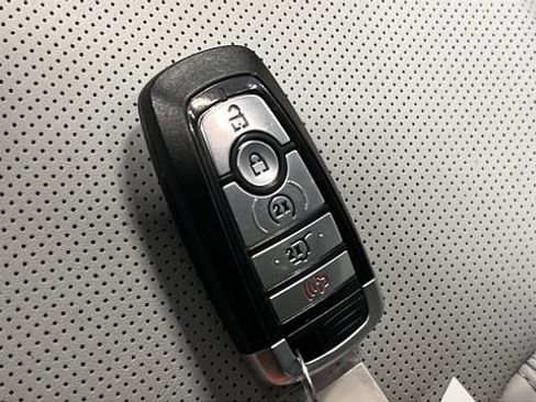 Used 2025 Ford Expedition Platinum image 21