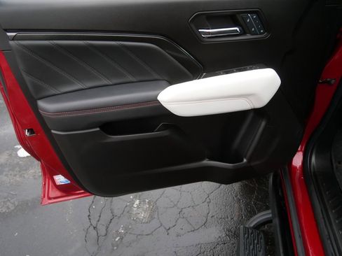 Used 2024 GMC Canyon AT4X image 13