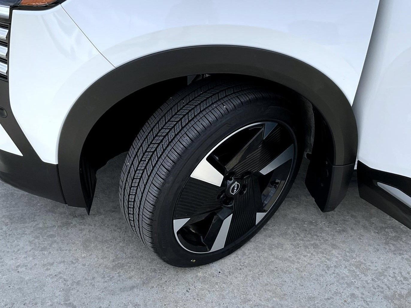 Certified 2025 Nissan Kicks SR AWD/4WD image 24