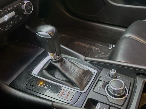 Used 2018 MAZDA MAZDA3 Touring image 19