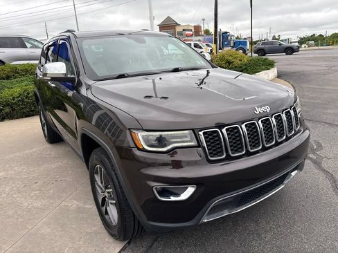 Used 2017 Jeep Grand Cherokee Limited w/ Luxury Group II AWD/4WD image 4