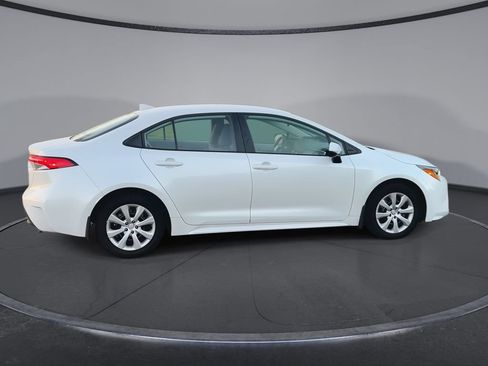 Used 2025 Toyota Corolla LE FWD image 9