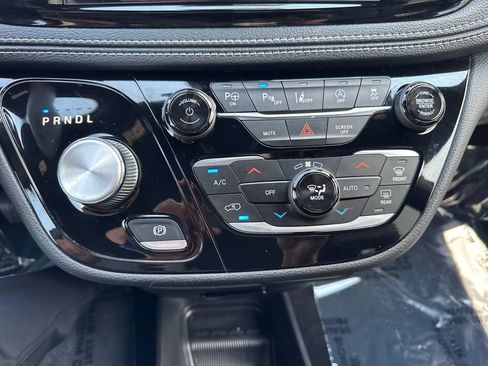 Certified 2023 Chrysler Pacifica Touring-L w/ S Appearance Package AWD/4WD image 32