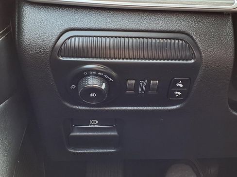 Certified 2024 Jeep Wagoneer L Series III w/ Flexible Seating Group AWD/4WD image 18