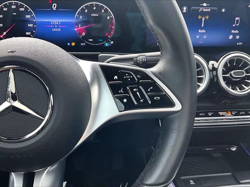 Used 2025 Mercedes-Benz GLB 250 image 24