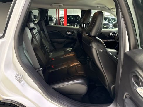 Used 2019 Jeep Cherokee Trailhawk AWD/4WD image 33