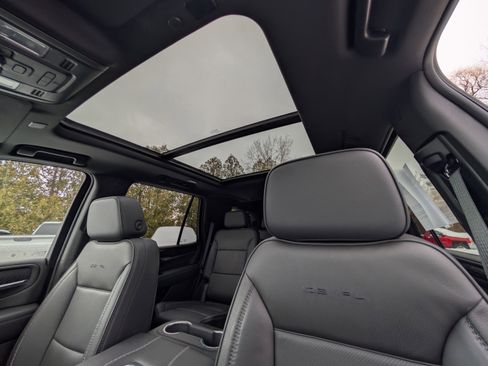 Used 2024 GMC Yukon Denali image 7