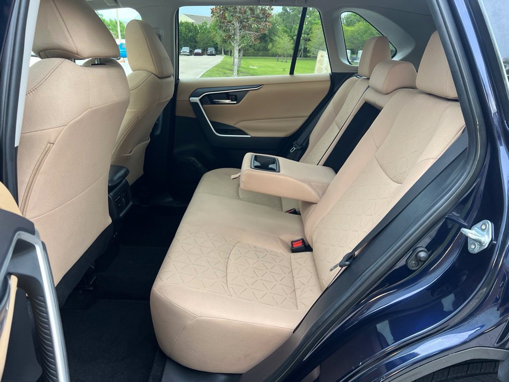 Used 2021 Toyota RAV4 XLE w/ Convenience Package FWD image 35