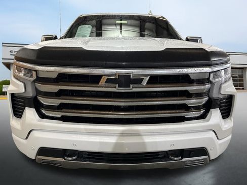 Used 2022 Chevrolet Silverado 1500 High Country w/ Technology Package image 8