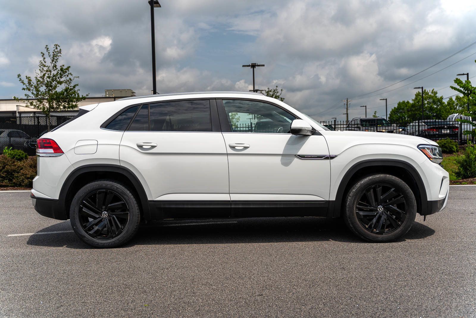Used 2023 Volkswagen Atlas Cross Sport SE w/ Black Wheel Package FWD image 7