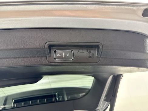 Used 2021 Ford Explorer XLT w/ Equipment Group 202A AWD/4WD image 35