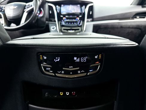 Used 2016 Cadillac Escalade Platinum AWD/4WD image 36