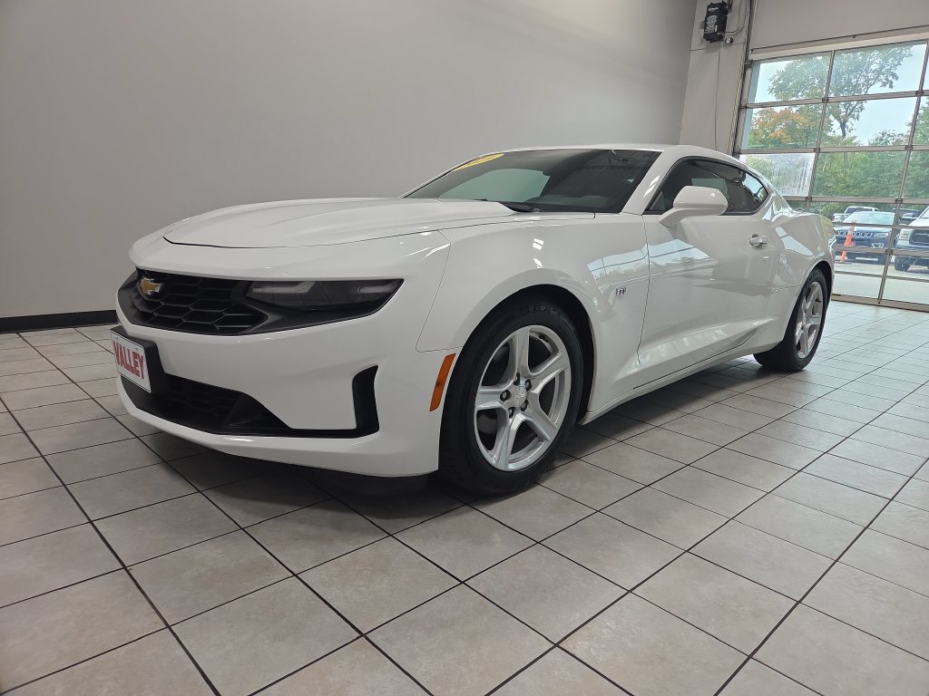 Used 2019 Chevrolet Camaro LT w/ Technology Package RWD image 8