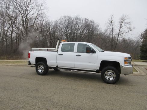 Used 2018 Chevrolet Silverado 2500 W/T w/ Snow Plow Prep Package image 5