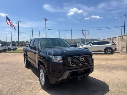 Used 2022 Nissan Frontier SV AWD/4WD image 2