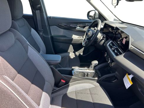 New 2026 Chevrolet TrailBlazer LT w/ LPO, Blackout Package AWD/4WD image 17