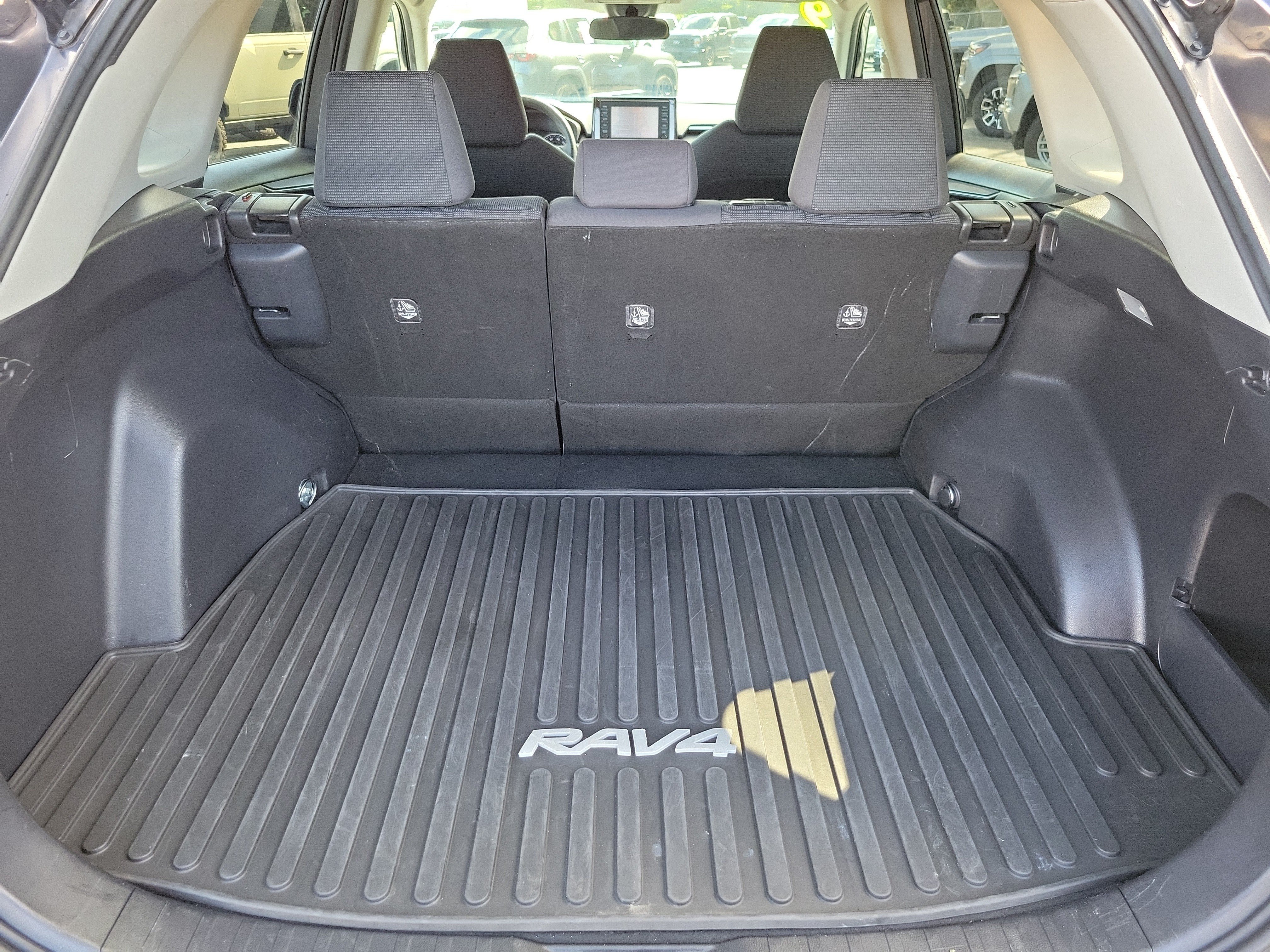 Used 2019 Toyota RAV4 LE FWD image 8