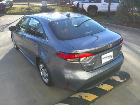 Used 2025 Toyota Corolla LE image 9