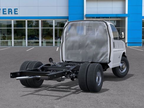 New 2026 Chevrolet Express 3500 w/ Power Convenience Package image 4
