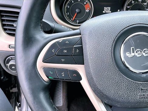 Used 2018 Jeep Cherokee Limited image 18