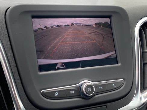 Certified 2022 Chevrolet Equinox LS w/ Driver Confidence II Package AWD/4WD image 11
