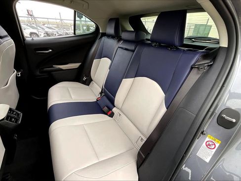 Used 2019 Lexus UX 200 image 17