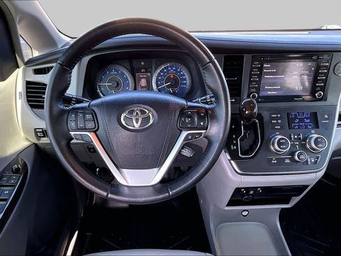 Used 2019 Toyota Sienna XLE FWD image 6