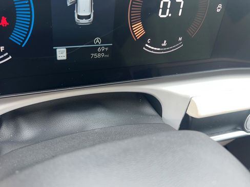 Certified 2025 Hyundai Tucson SE image 13