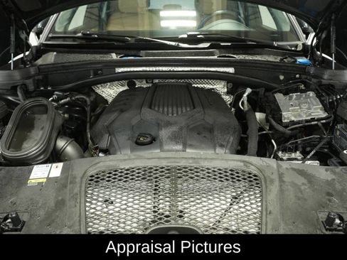 Certified 2022 Porsche Macan image 30