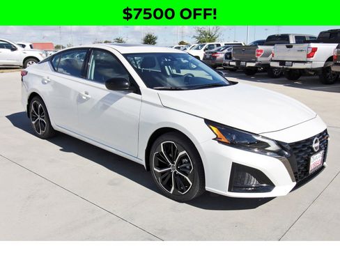 New 2025 Nissan Altima 2.5 SR w/ SR Premium Package image 10