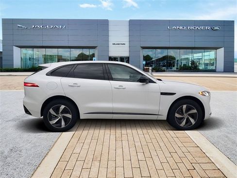 Certified 2025 Jaguar F-PACE R-Dynamic S image 4