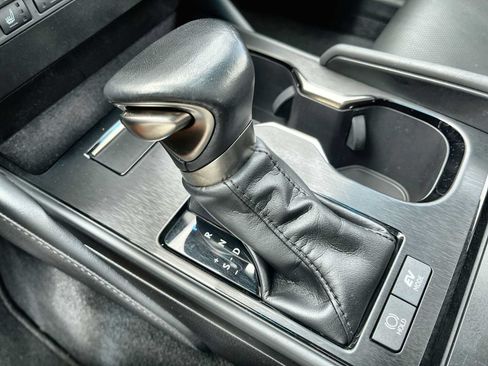 Used 2023 Lexus ES 300h w/ Luxury Package FWD image 22