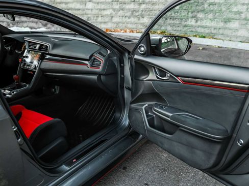 Used 2020 Honda Civic Type R image 15