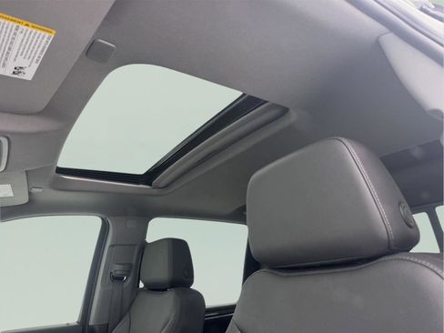 Used 2024 Chevrolet Silverado 2500 LTZ w/ LTZ Premium Package image 21