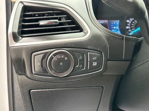 Used 2022 Ford Edge SEL w/ Convenience Package image 17