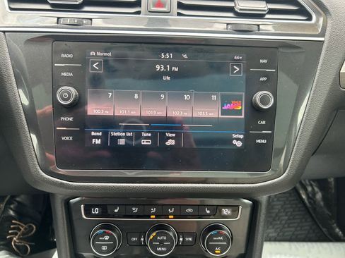 Used 2018 Volkswagen Tiguan SEL AWD/4WD image 17