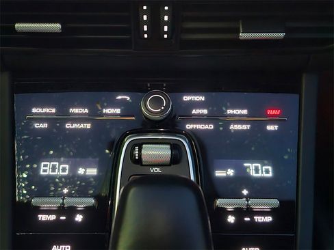 Used 2022 Porsche Cayenne image 33