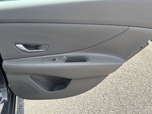 Used 2025 Hyundai Elantra Sport image 16