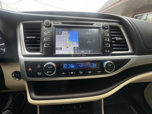 Used 2016 Toyota Highlander XLE AWD/4WD image 17