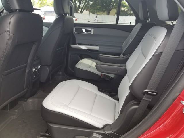 Used 2021 Ford Explorer XLT w/ Equipment Group 202A AWD/4WD image 15
