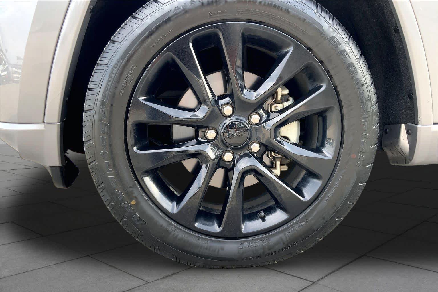 Used 2018 Jeep Grand Cherokee Altitude RWD image 11