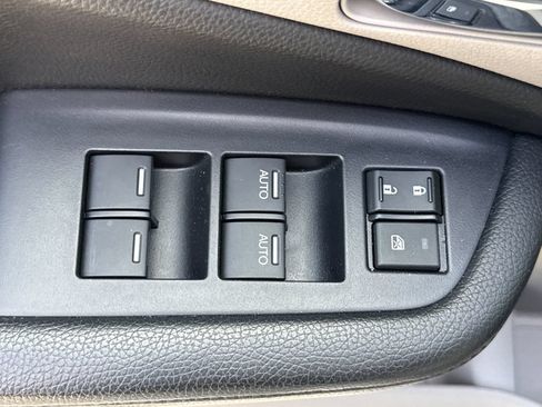 Used 2019 Honda Pilot Touring image 14