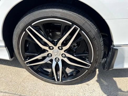Used 2021 Honda Accord Touring image 9
