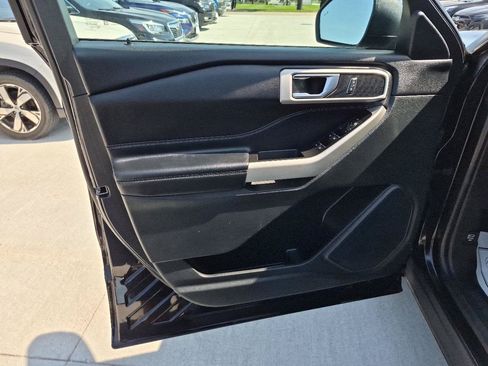 Used 2022 Ford Explorer XLT AWD/4WD image 16