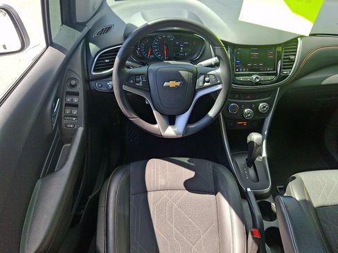 Used 2020 Chevrolet Trax LT w/ LT Convenience Package AWD/4WD image 11